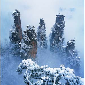單獨(dú)成團(tuán)O線：（張家界溫泉休閑線路）張家界、天子山、寶峰湖/黃龍洞、鳳凰古城 江埡溫泉/萬(wàn)福溫泉 五日游